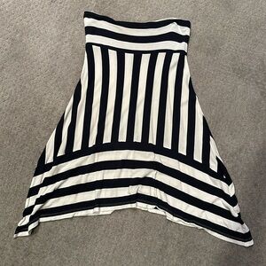 Gap skirt, size small, hits above the knee